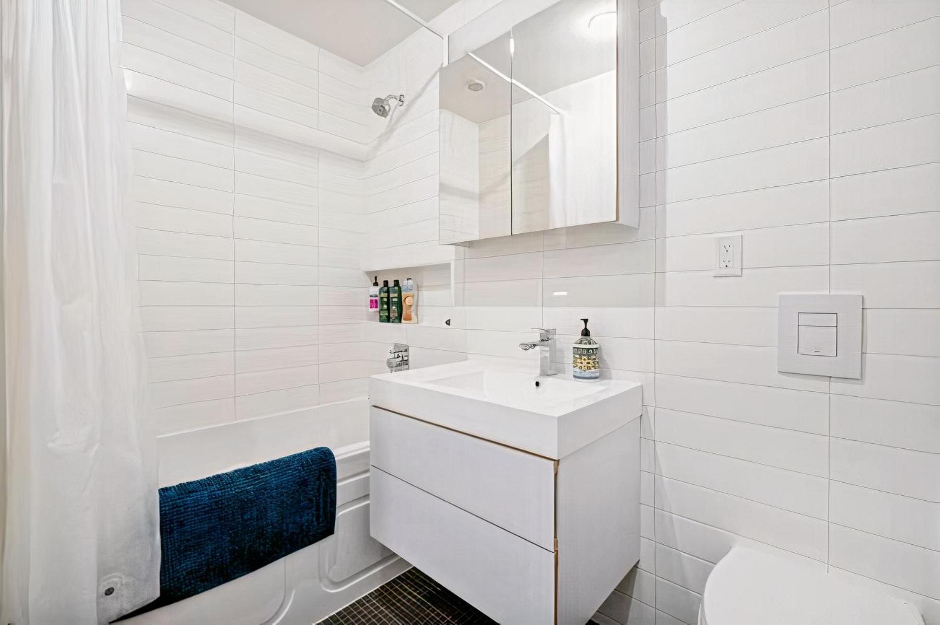 Modern, Bright & Central 1-Bed Downtown Apt Close To Rogers Arena Vancouver Eksteriør billede